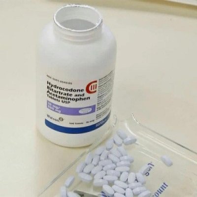 Hydrokodon- (Norco) 10-325 MG